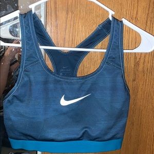 NIKE sports bra (M)